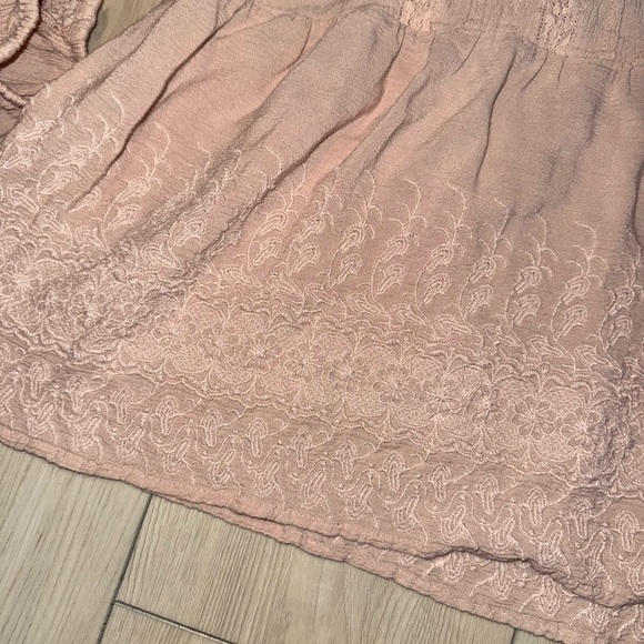 American Eagle Women’s Medium Peasant Blouse Pink Lace Detail GUC - Picture 2 of 7